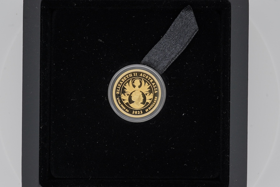 Australia gold coins, Perth mint The Queen's Platinum Jubilee 1/4 oz. gold proof $25, in case of issue with certificate